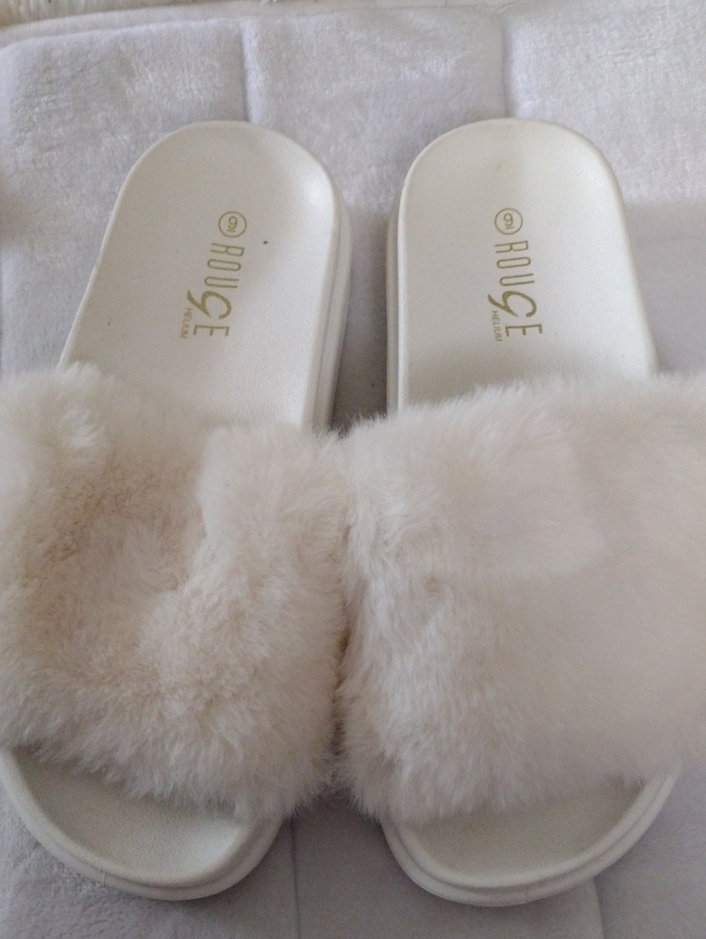 Rouge Helium White Faux-Fur Slide Sandals - Women's